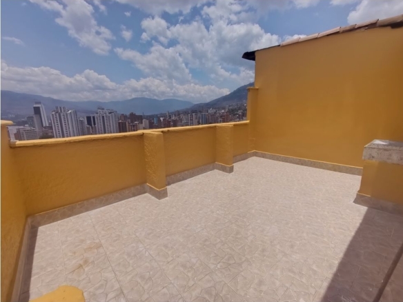 VENTA CASA DE DOS PISOS BARRIO EL SALVADOR